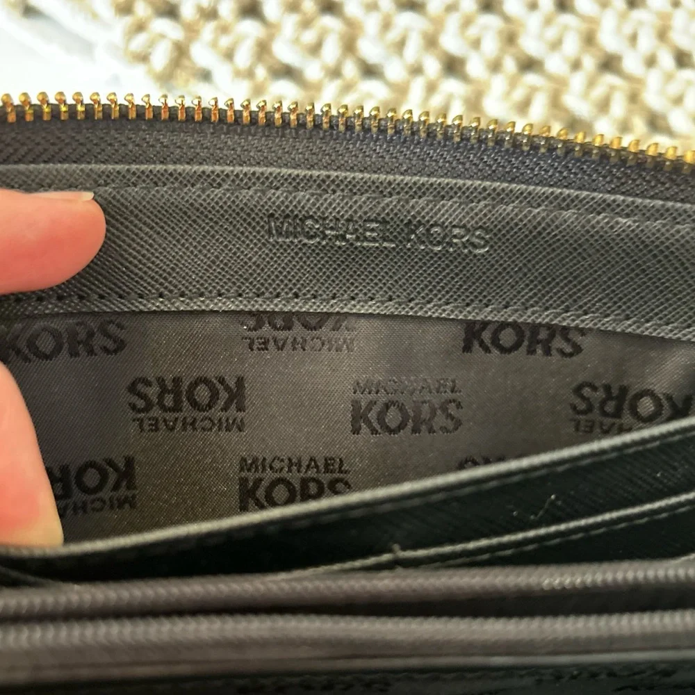 Michael Kors Wallet - Picture 6 of 6
